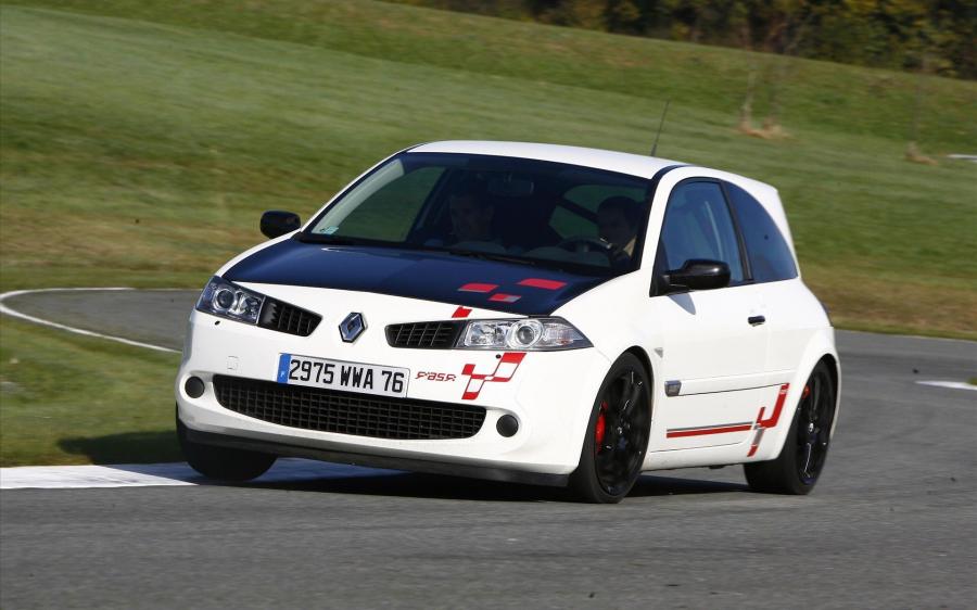  Renault Megane RS R26.R 2008 года  (фото 12 из 86)